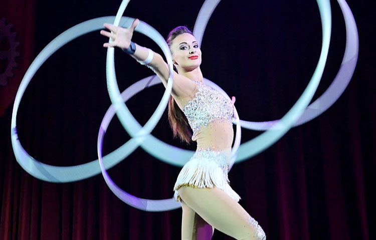 Book Dubai Hula Hooper Circus Performer Scarlett Entertainment