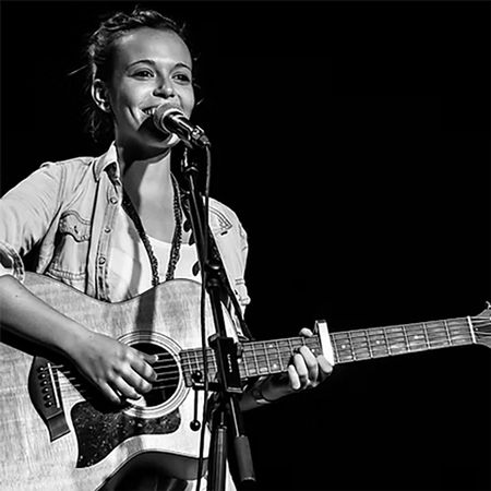 Solo Acoustic Singer