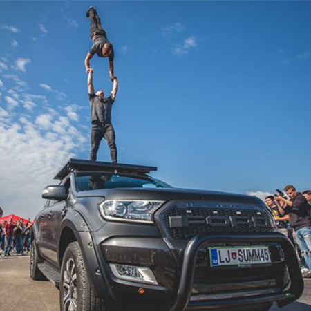 Duo acrobatique automobile