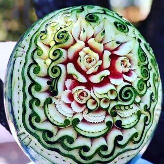 Sculpteur de fruits en Italie