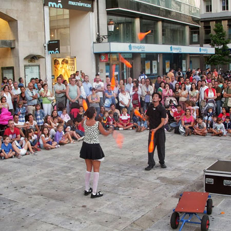 Artistas de circo callejero