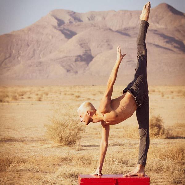 Contortion & Hula Hoop Artist 