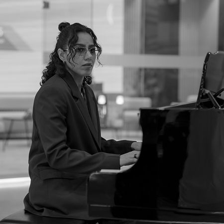 Pianista saudí árabe mujer