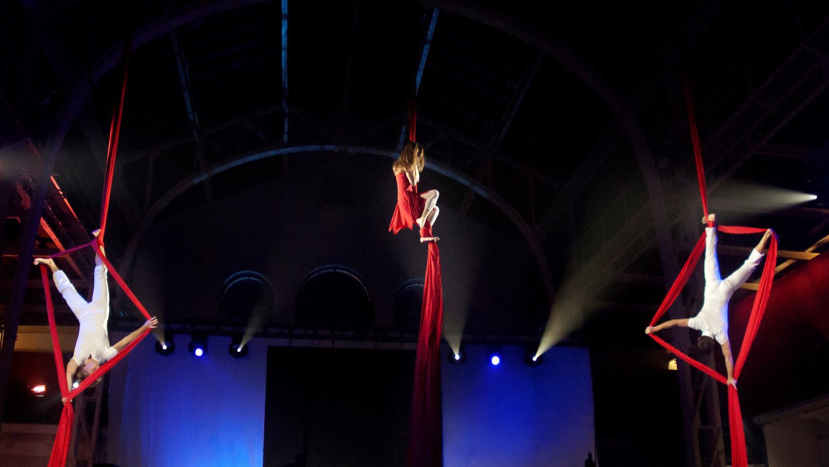 Acrobatic Aerial Performers Aerial Silk Acrobatics Aerial Acrobatic