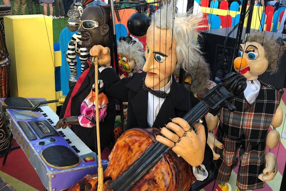 Book Now Dubai Musical Puppet Performer | Scarlett Entertainment