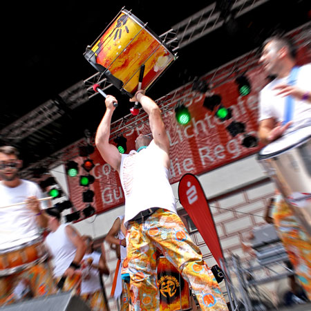 Hochenergetische Samba-Trommel-Show