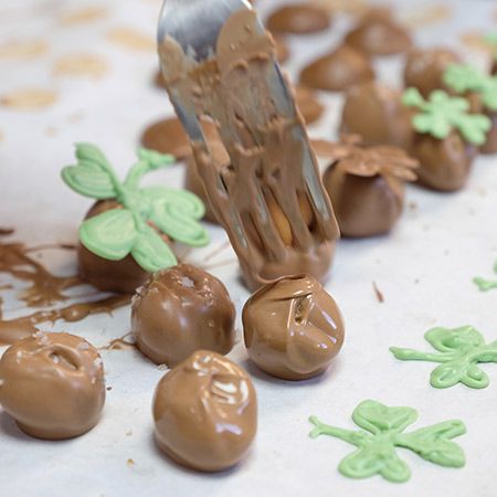 Haciendo chocolate de San Patricio