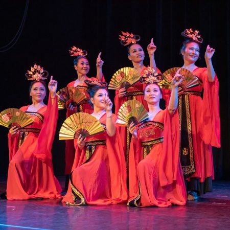 Danses de l'éventail chinois et du ruban