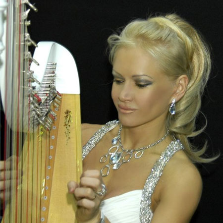 Harpiste électrique : Elena