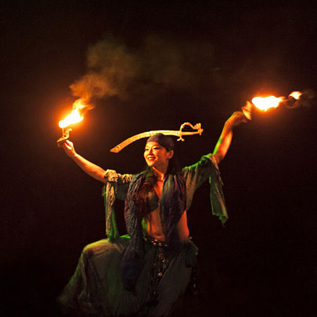 Berlin Feu et Danseuse du Ventre