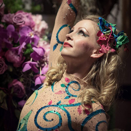 Artista de circo temático de solsticio de verano