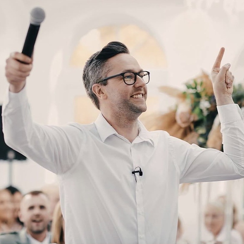 Luxury Singing Waiters