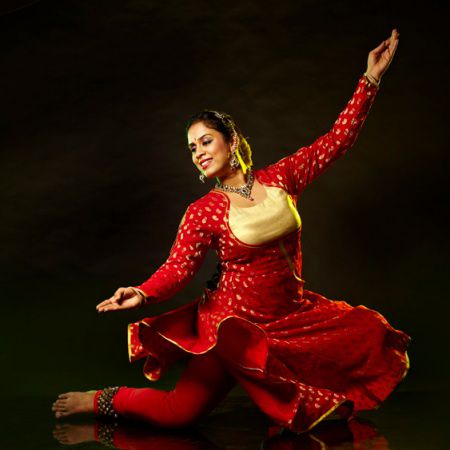 Classical Indian Dancer Zurich - Book Indian Entertainment | Scarlett ...