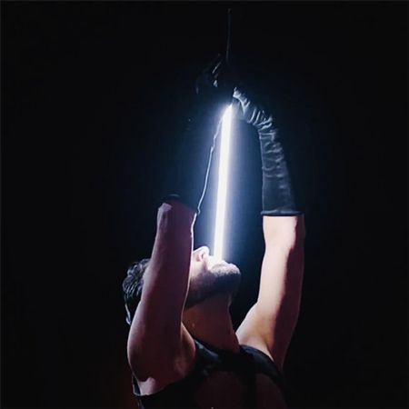 Giocoliere di spade aeree