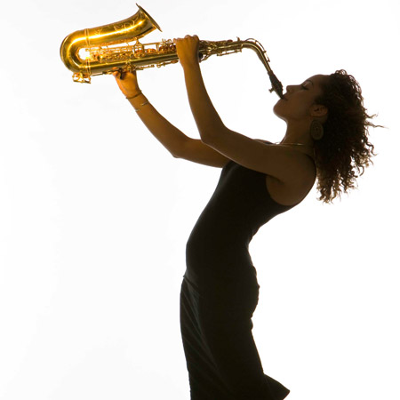 Saxophoniste féminine solo