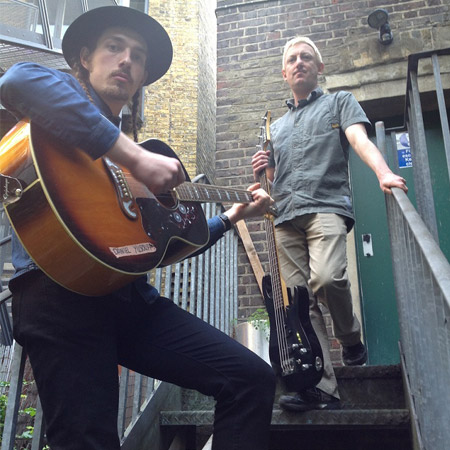 Duo de reprises acoustiques à Londres