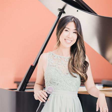 Multilingual Singer & Pianist