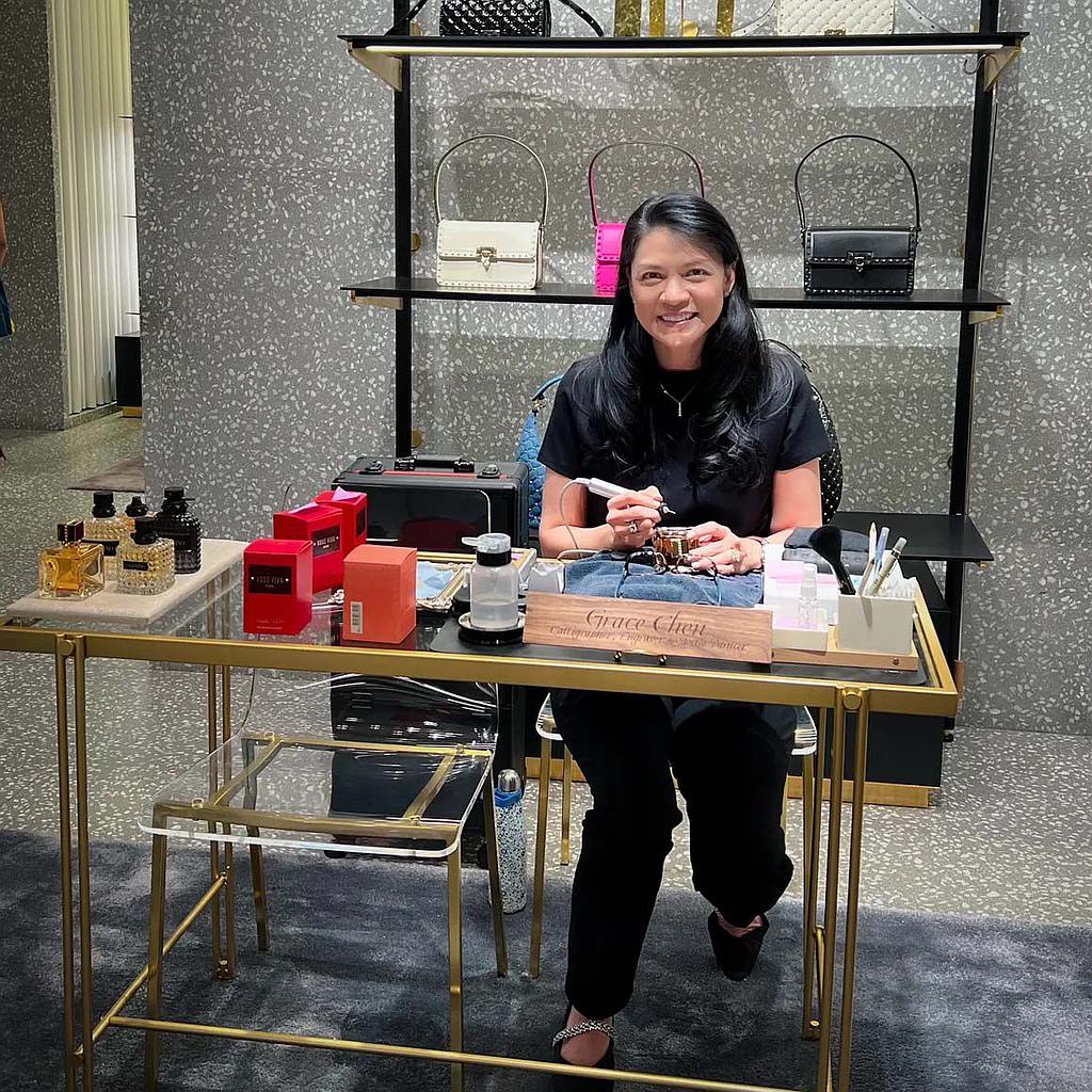 Calligrafia e Doratura a Caldo a Vegas