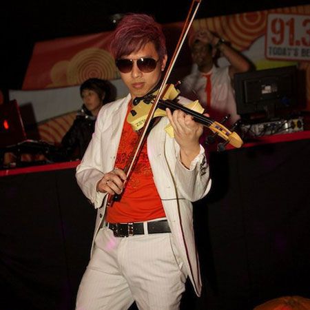 Electric Violinist: Lester