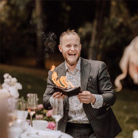 Interactive Close-Up Magician