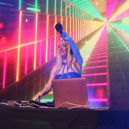 DJ Femenina para Bodas y Fiestas en el Reino Unido