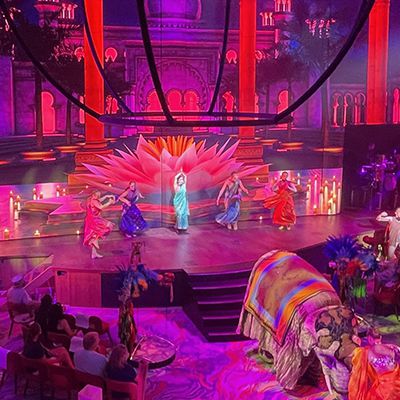 Immersive Stage Projections
