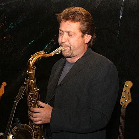 Chanteur & Saxophoniste Roland