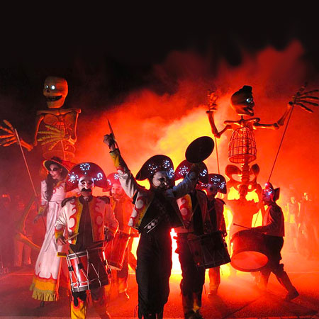 Espectáculo de percusión Living Dead