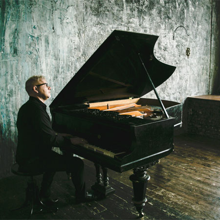 Italienischer Sänger & Pianist