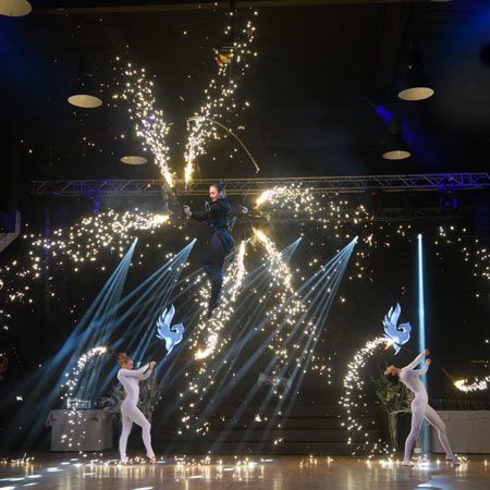 Spectacle de scène de feu et de pyrotechnie