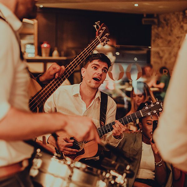 <span>Versatile Roaming Band</span>