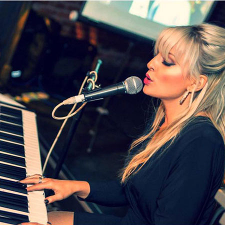 Pop Vocalist and Pianist UK