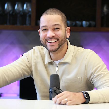 Anthony Bennett - Sprecher