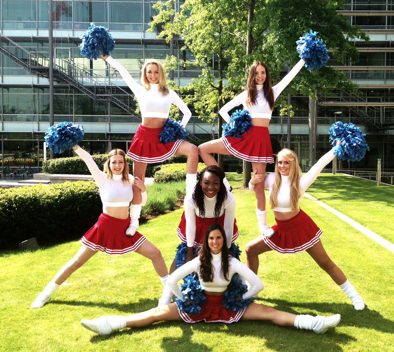 London Cheerleaders PHOTOS.