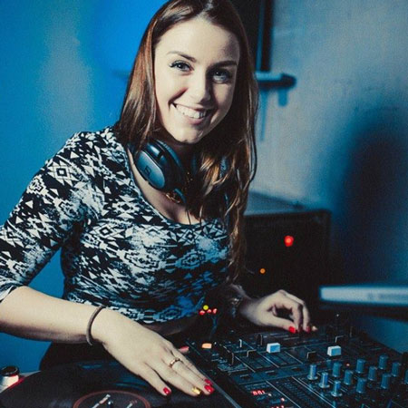 DJ per eventi dal vivo al femminile a Praga