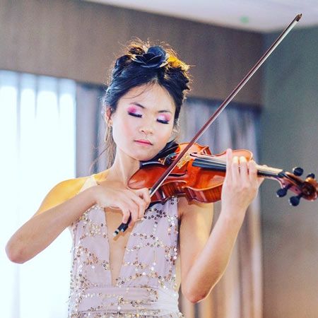 Violoniste féminine de Singapour