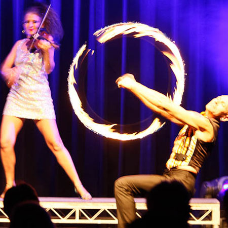 Duo de cascadeurs au violon à Sydney