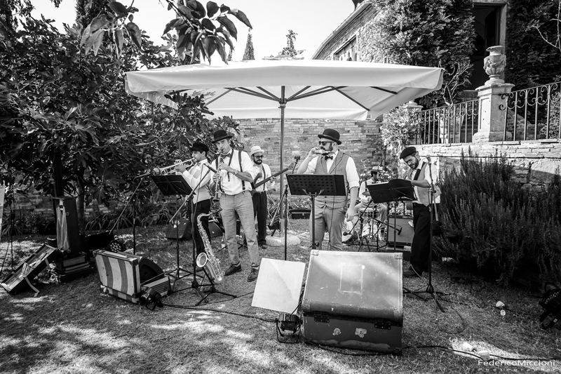Book Tuscany Vintage Band Scarlett Entertainment