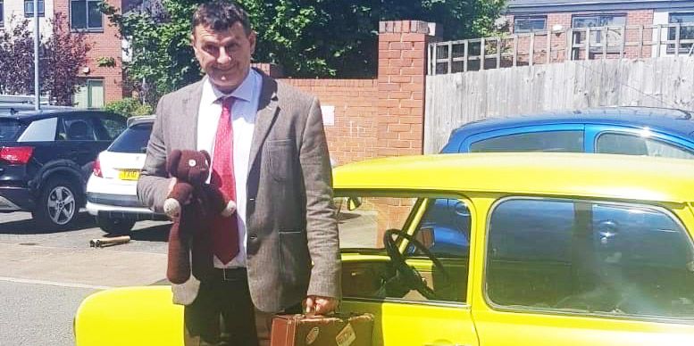 Mr. Bean Impersonator Surprises Delighted Bride With a Chauffeur Ride to Her Wedding