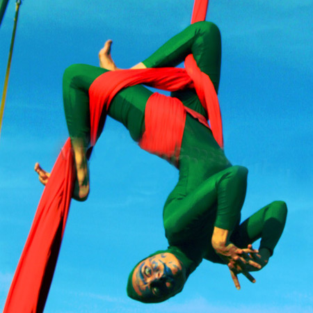 Comedia de malabarismo y acrobacias
