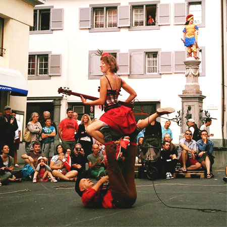 Musikalisches Akro-Duo