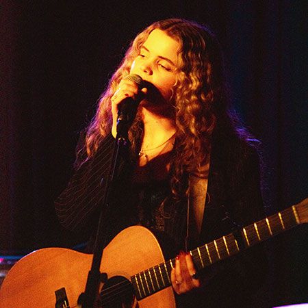 Daisy Clark - Singer Songwriter