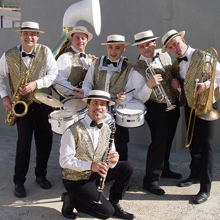 Hire Roaming New Orleans Band Italy | Scarlett Entertainment