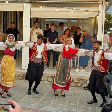 Baile en la isla griega