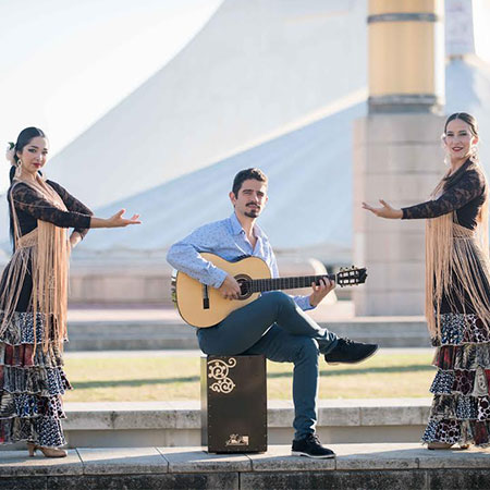 Guitarrista y Bailarines de Flamenco