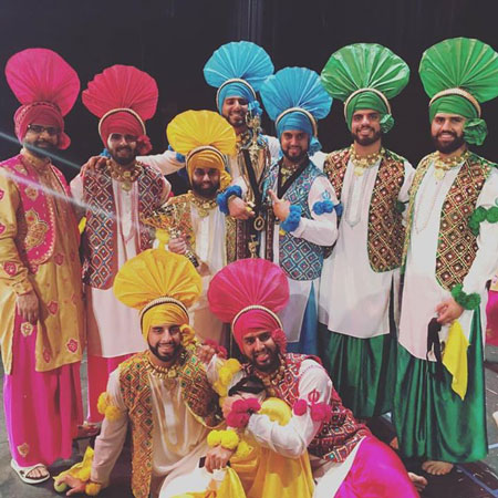 Bailarines de Bhangra