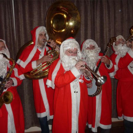 <div>Gruppo di Babbo Natale Errante</div>