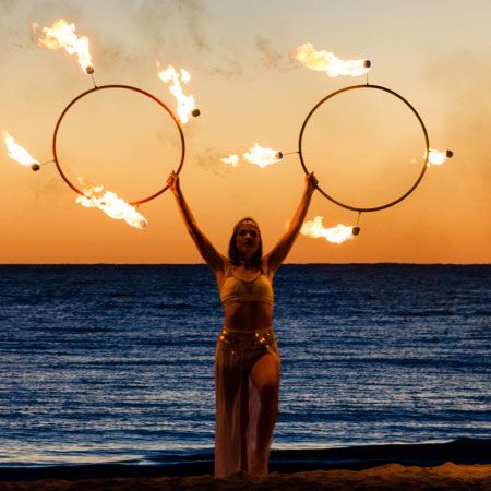 Bailarina de Hula Hoop con LED y fuego