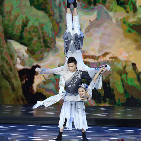 Trio acrobatique aérien chinois