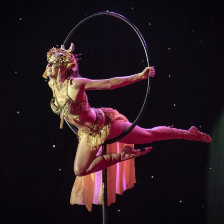 Freestanding Aerial Showgirl 